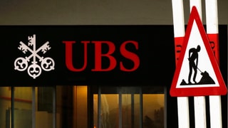 Warnung vor Bauarbeiten vor einer UBS-Filiale.