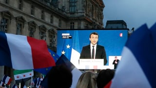Emmanuel Macron vor dem Louvre.