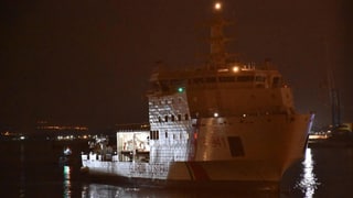 Das Schiff der Küstenwache im Hafen Catanias Das Schiff der Küstenwache im Hafen Catanias