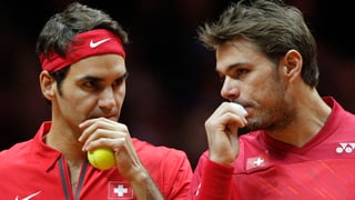 Roger Federer und Stan Wawrinka wollen den zweiten Punkt holen.
