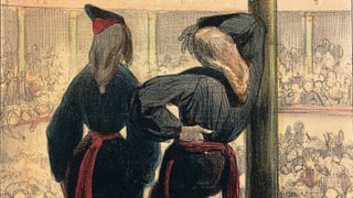 Zwei Frauen schauen stehend in einen Opernsaal