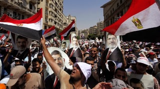 Mursi Anhänger demonstrieren in Kairo.