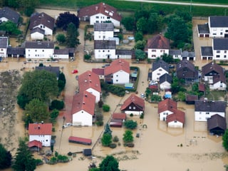 Teile von Simbach stehen unter Wasser (Luftbild). (reuters)