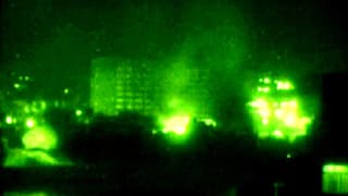 Nachtbildkamera-Aufnahme von Bagdad. Hellgrüne Flecken zeigen die Einschlagsstellen von alliierten Bomben in Bagdad.