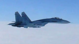 Ein SU-27-Jet mit russischen Hoheitszeichen Ein SU-27-Jet mit russischen Hoheitszeichen
