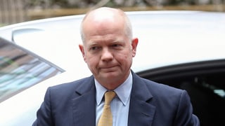 William Hague beim Verlasen eines Autos. William Hague beim Verlasen eines Autos.