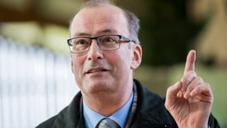 Markus Ritter erhebt den Zeigefinger Markus Ritter erhebt den Zeigefinger