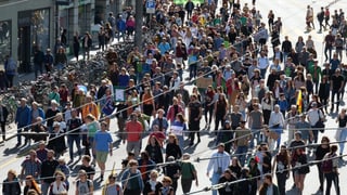 Leute auf der Strasse Leute auf der Strasse