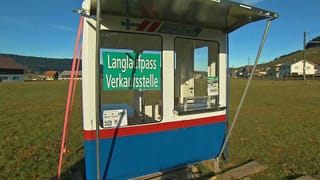 Billetthäuschen auf der grünen Wiese Billetthäuschen auf der grünen Wiese