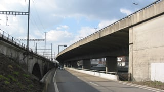 Die Birsbrücke von unten