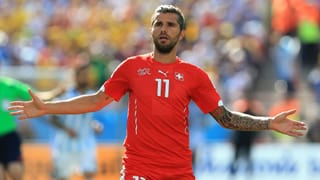 Valon Behrami mit offenen Armen.