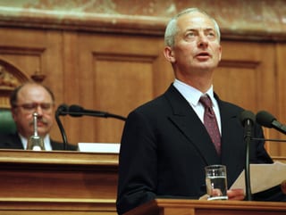 Prince Hans Adam II of Liechtenstein addresses the Swiss Parliament. 