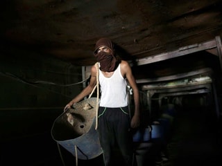 Palästinenser im Tunnel 