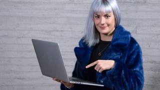 Tina Nägeli mit Laptop