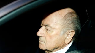 Sepp Blatter im Auto.
