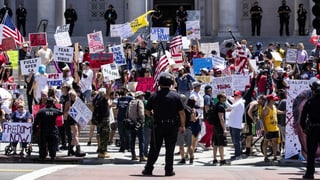 Eine Ansammlung von Demonstranten in Los Angeles.