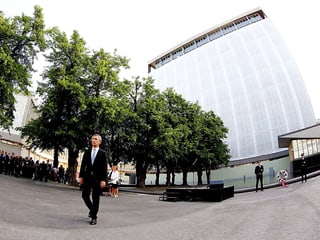 Premier Stoltenberg am Gedenkort in Oslo.