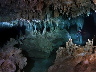 Ein Taucher im Sac Actun-Höhlensystem.