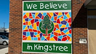 Plakat mit der Aufschrift Wir glauben an Kingstree Plakat mit der Aufschrift Wir glauben an Kingstree