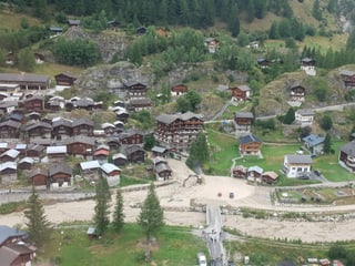 Auch im Dorf Blatten selber richtet die Gisentella Schaden an.