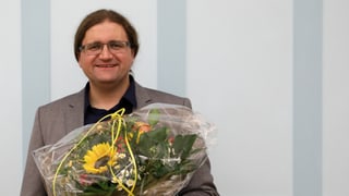Blumen für den Sieger: Jörg Mäder nach der Nomination.
