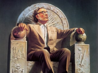 Bild von einem Mann in braunem Anzug, der auf einem steinernen Thron sitzt, der mit Science-Fiction-Symbolen verziert ist.