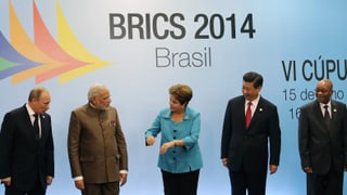 Die Chefs der Bric-Staaten: Russlands Präsident Wladimir Putin, Indiens Premier Narendra Modi, Braziliens Präsident Dilma Rousseff, der chinesische Präsident Xi Jinping Süd Afrikas Präsident Jacob Zuma in einer Reihe