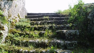 Steintreppe der Burg Bärenfels
