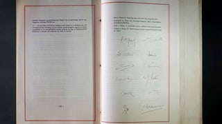 Aufnahme des Römervertrags. Darauf sind Unterschriften erkennbar.