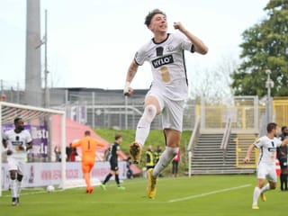 Elversberger Spieler jubelt