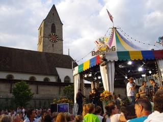 Kirche von Schöftland und Donnschtig-Jass-Zelt
