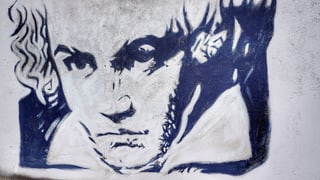 Gemälde von Ludwig van Beethoven an einer Wand.