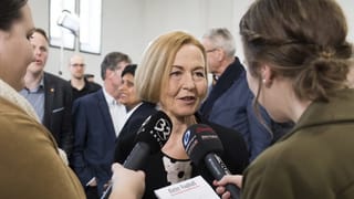 Susanne Schaffner im Interview mit zwei Journalistinnen Susanne Schaffner im Interview mit zwei Journalistinnen