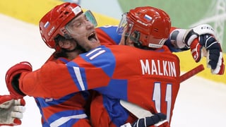 Alexander Owetschkin von Washington (l.) und Jewgeni Malkin von Pittsburgh sollen Russland zu Olympia-Gold schiessen.