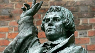 Bronzestatue von Martin Luther in Hannover.