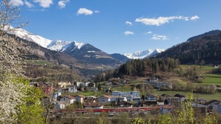 Blick von Ilanz ins Lumnezia. Blick von Ilanz ins Lumnezia.