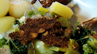 Pizzoccheri à la Jenatsch, Birnenperlen und Birnenbrotchips