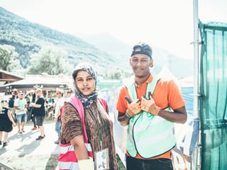 Porträt von zwei Flüchtlingen.