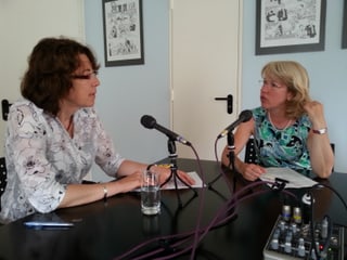 Journalistin Susanne Brunner (l.) im Gespräch mit Jacqueline de Quattro.