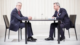 Alexander Van der Bellen und Norbert Hofer an einem Tisch vor dem 2. Wahlgang der Präsidentschaftswahlen.