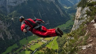Basejumper beim Sprung Basejumper beim Sprung