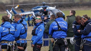 Französische Rettungskräfte mit alpiner Ausrüstung