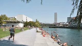 Leute, die am Flussufer sonnen und joggen Leute, die am Flussufer sonnen und joggen