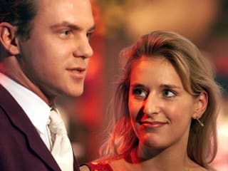 Stefanie Hertel blickt Mross anerkennend an. Stefanie Hertel blickt Mross anerkennend an.