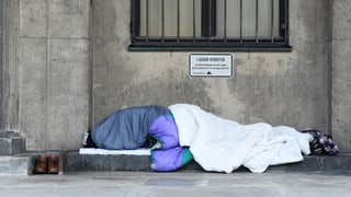 Eine obdachlose Person