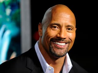 Schauspieler Dwayne Johnson lächelt in die Kamera
