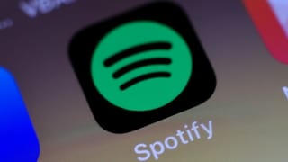 Logo von Spotify auf einem Handy-Display.
