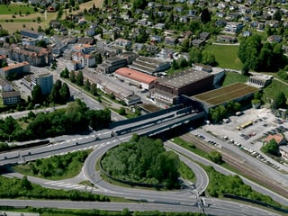 Der Autobahnanschluss in der Gemeinde Kriens aus der Luft betrachtet.