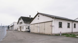 Lagerhallen am Rand des ehemaligen Militärflugplatzes Dübendorf dienen Studenten als Forschungsräume.