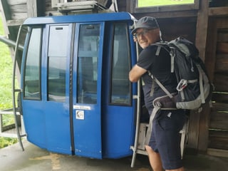 Blaue Vierer-Gondel mit Marcel Hähni.